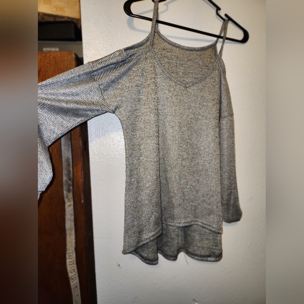 Thin sweater